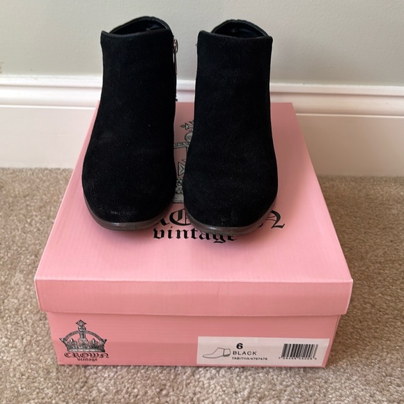 Crown Vintage Shoes - EUC Women’s Black Ankle Bootie Size 6